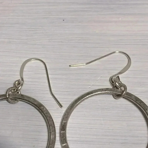 Silver tone hammered hoop dangle drop pearl pierced wire hook earrings - Picture 9 of 10
